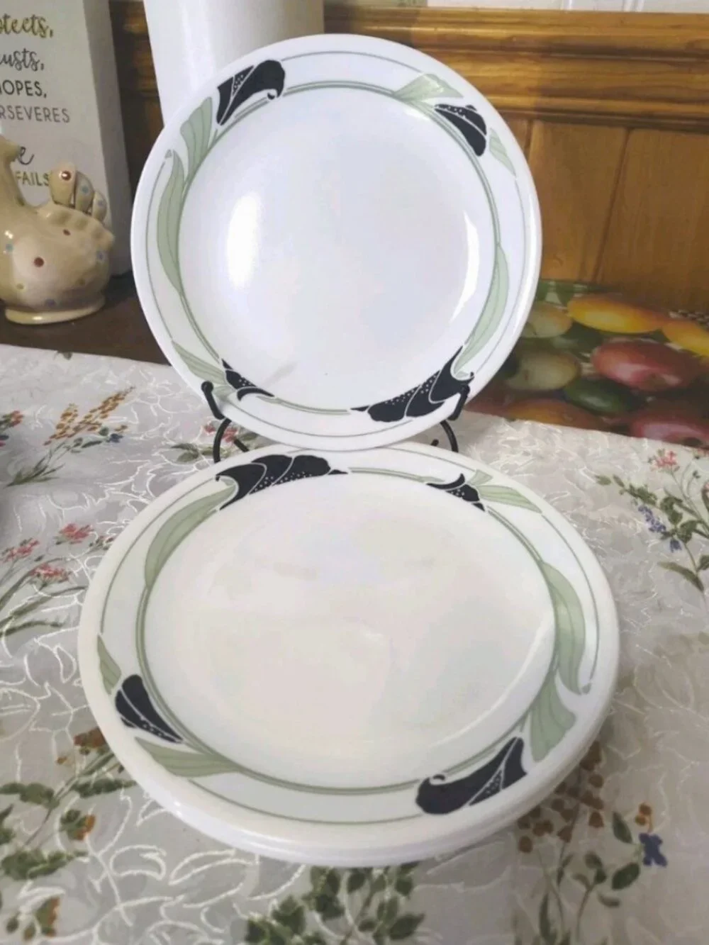 Lot of 6 Vintage Corelle Black Orchid Salad Plates 8 1/2 